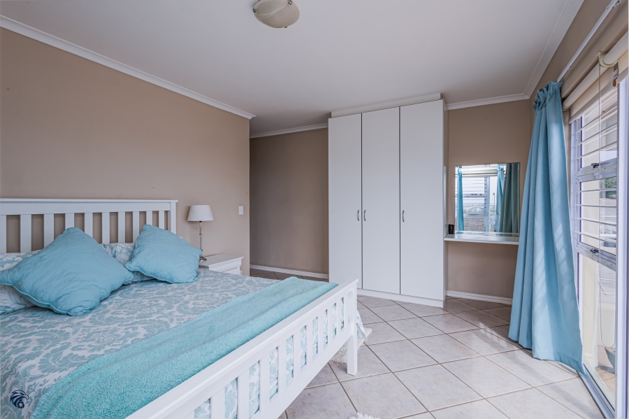 6 Bedroom Property for Sale in Middedorp Western Cape